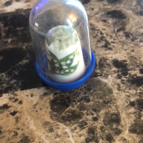 Norfolk Fine China thimble and a vintage thimble - Picture 5 of 8